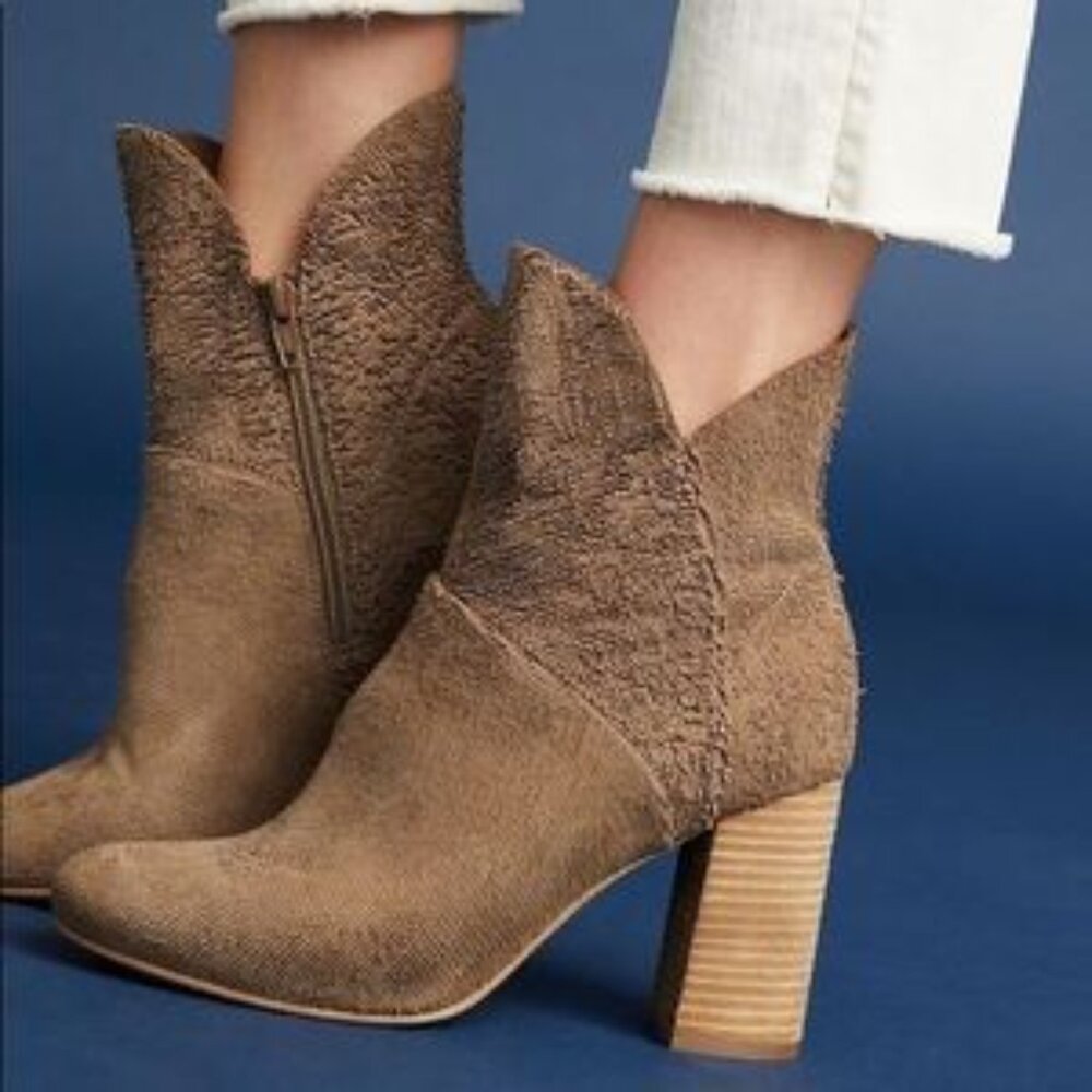 Anthropologie | Seychelles | Prop Textured Taupe Leather Ankle Booties Size 10